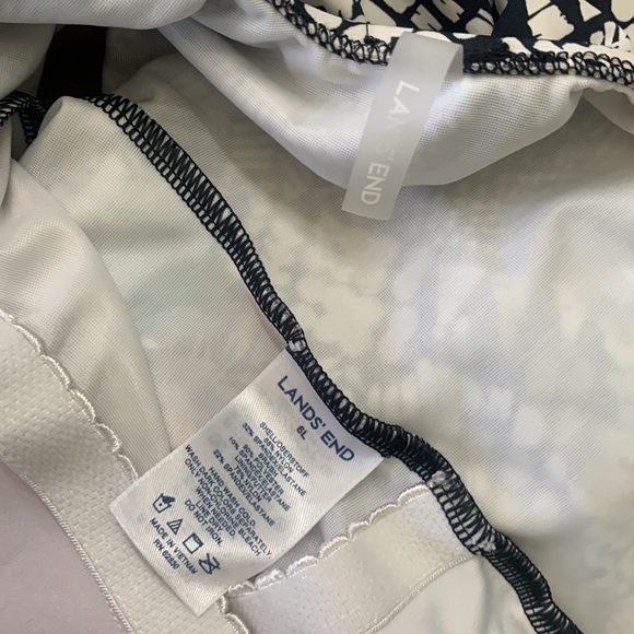 Lands end, one piece swimsuit six long - Picture 7 of 9